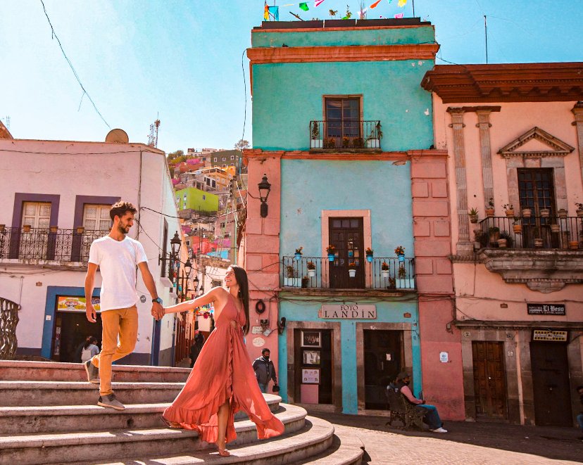 Alleys Guanajuato, colorful spots in Mexico