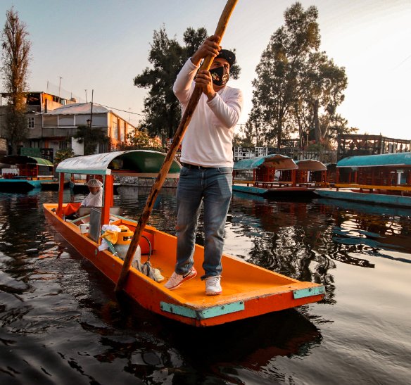xochimilco boat with food
