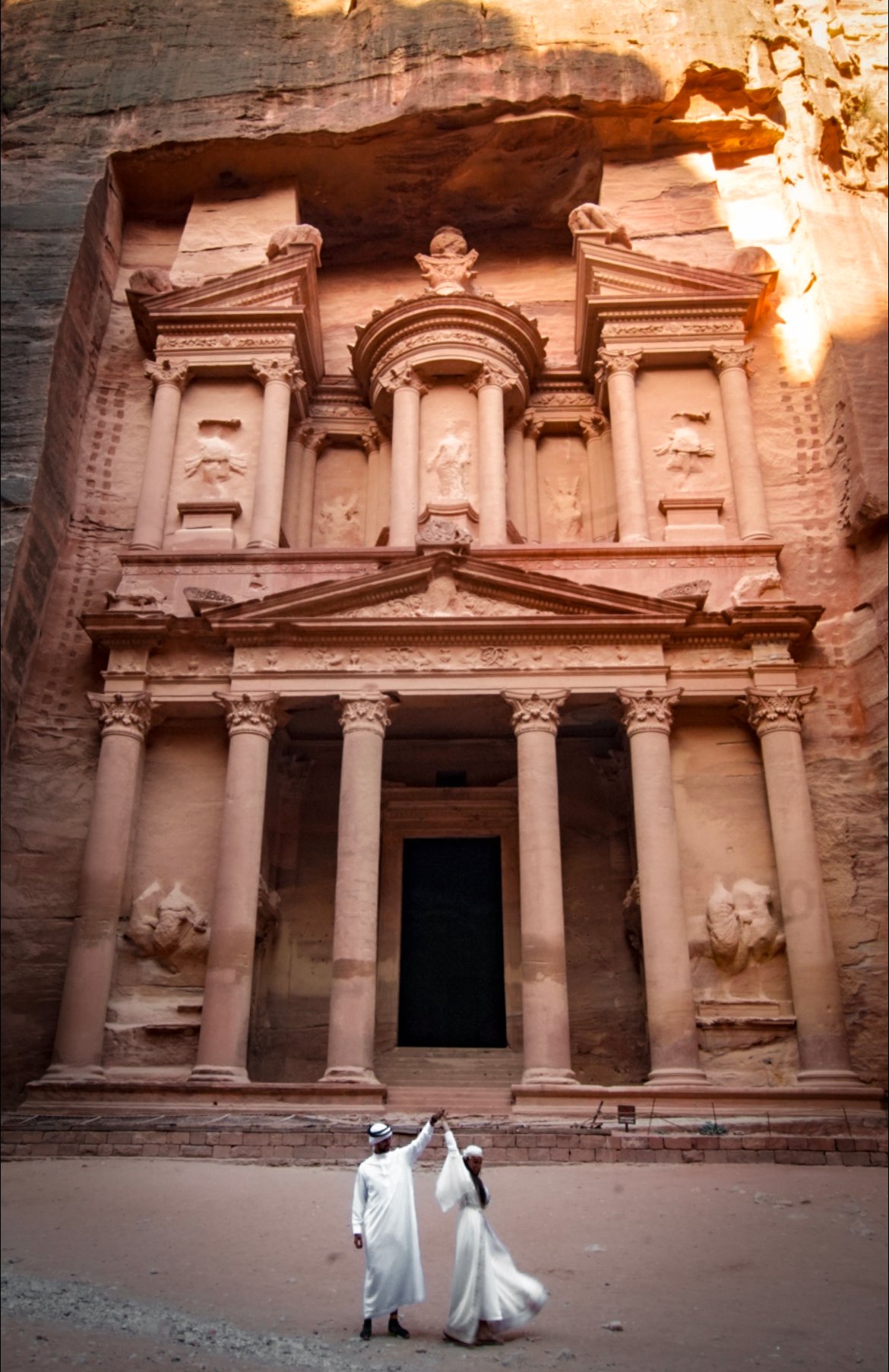 the treasury in Petra, travel to Jordan