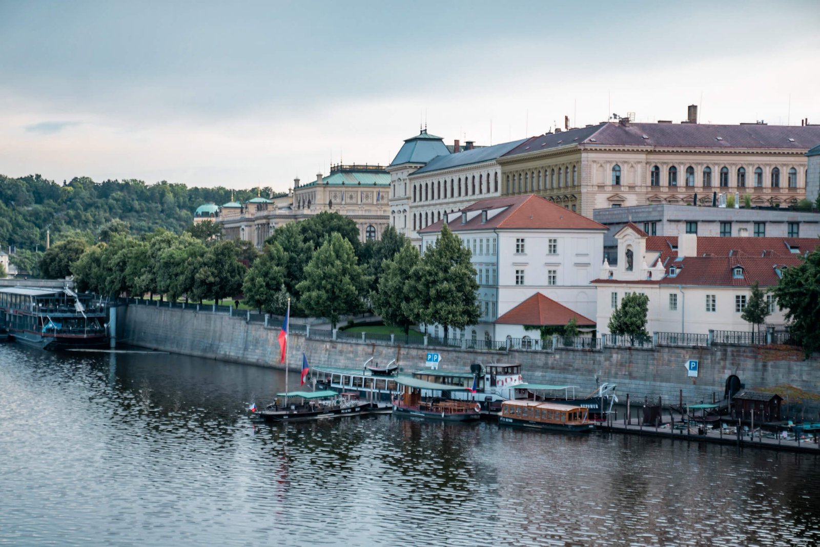 boat tour in Prague