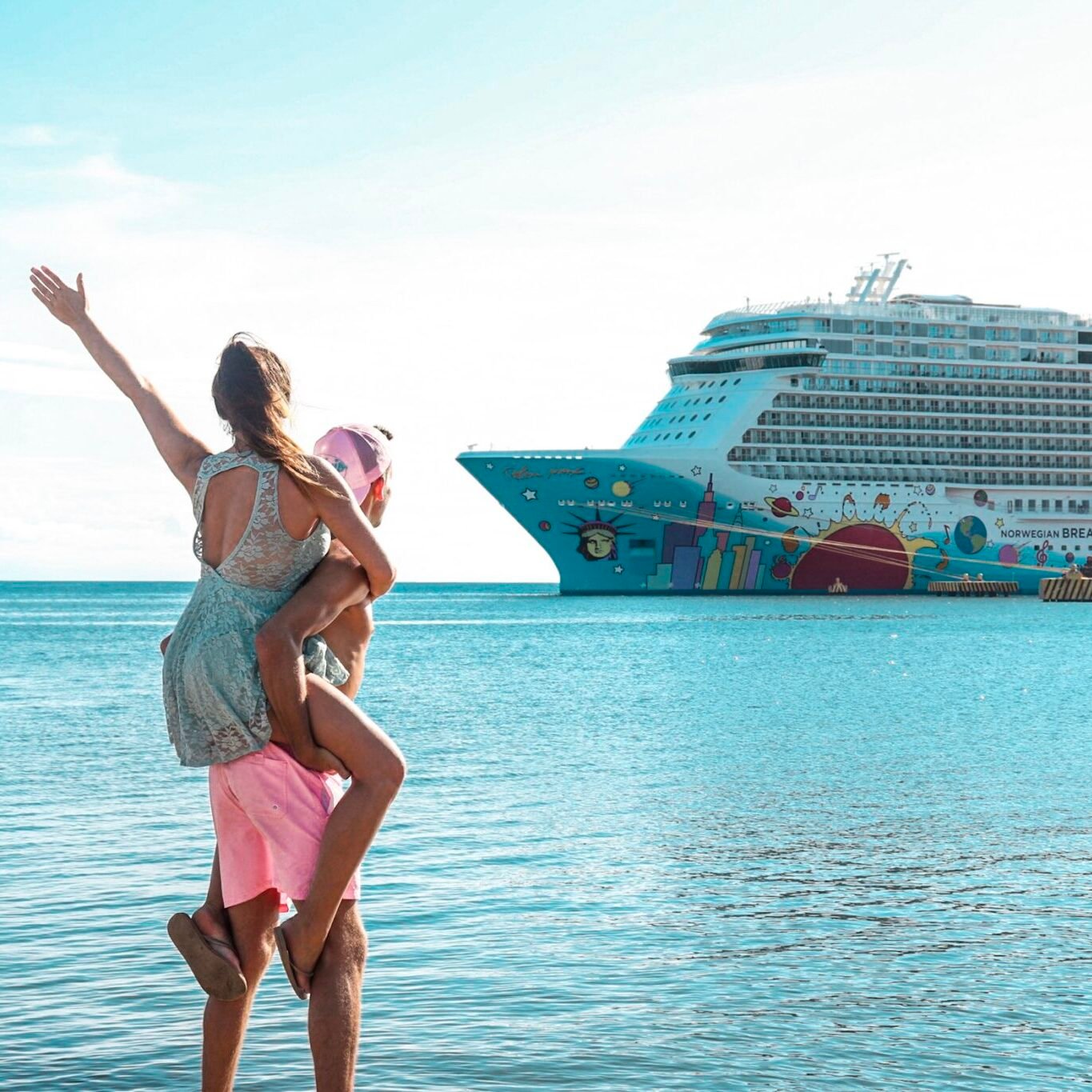 Roatan cruise ship, our traveling couple love story