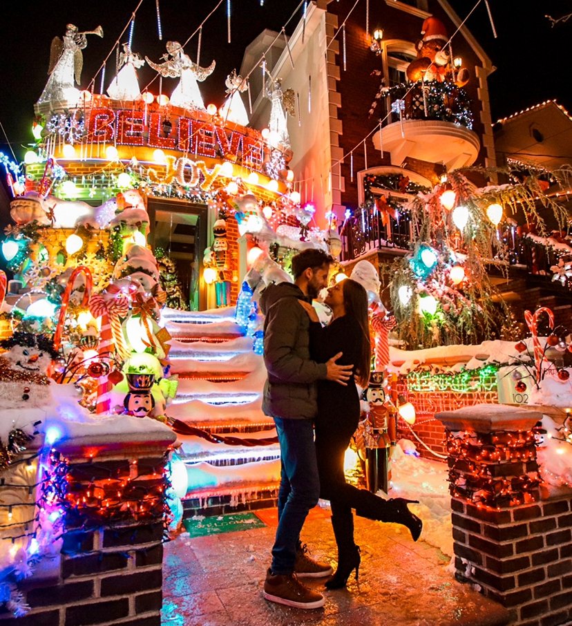 Read more about the article The 8 Best Locations for Christmas Lights in New York City