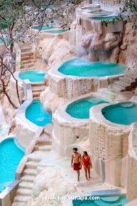 Read more about the article Grutas de Tolantongo, Mexico: The Most Stunning Place on Earth