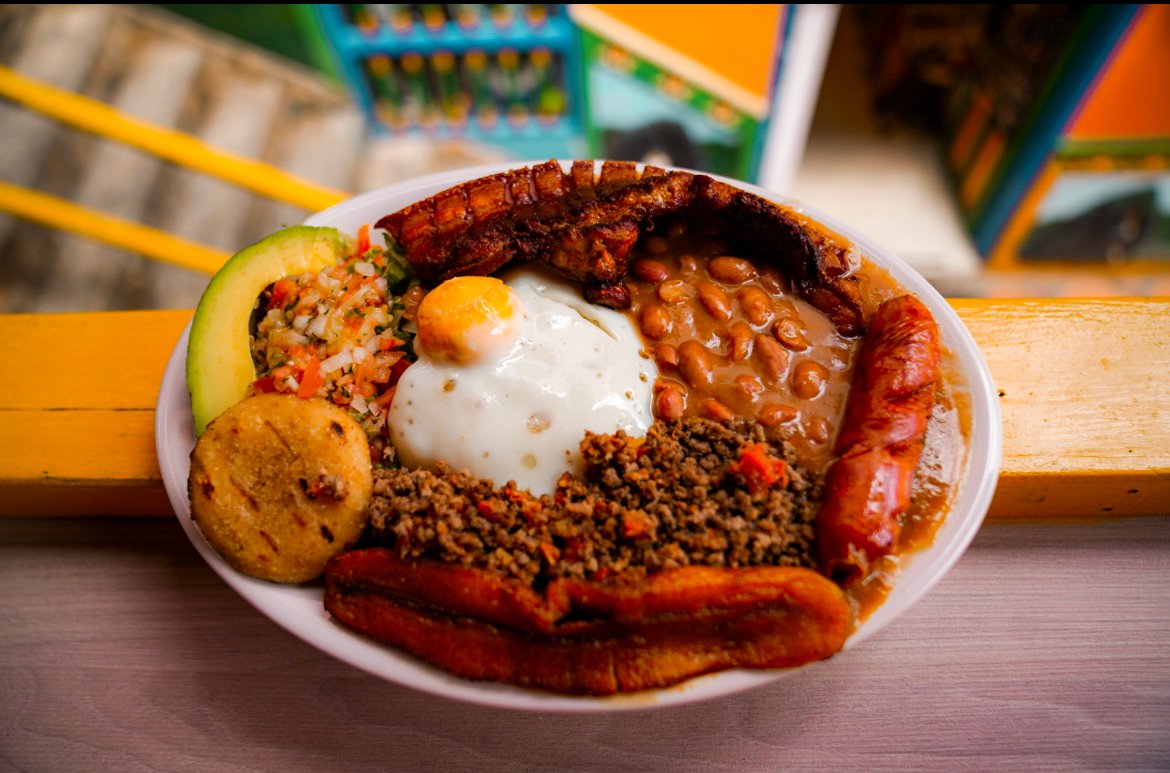 Paisa Bendeja, food in Medellin