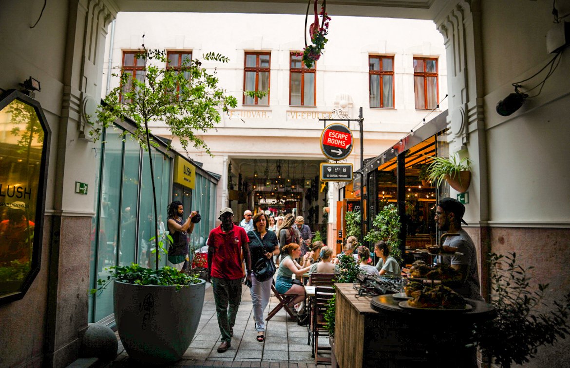 Budapest weekend Market, 10 top things to do in Budapest