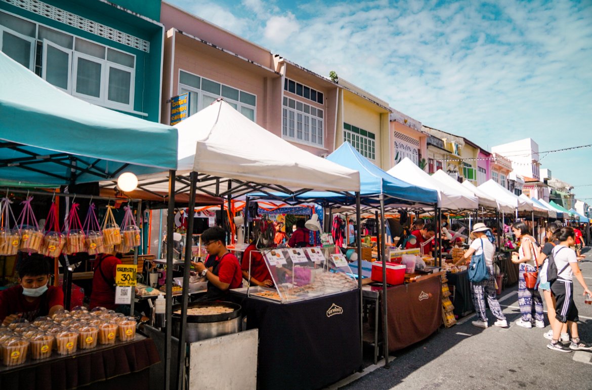 local markets, ways to be a more eco-friendly traveler