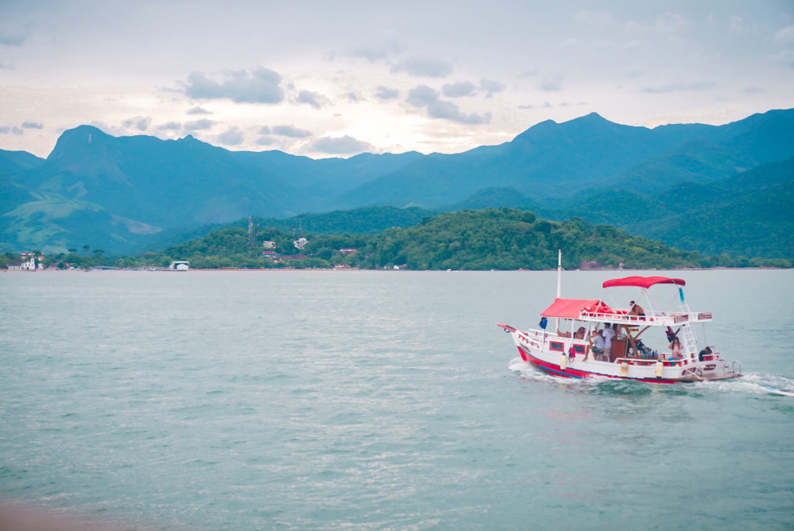 boat trip, things to do in Paraty, Brazil