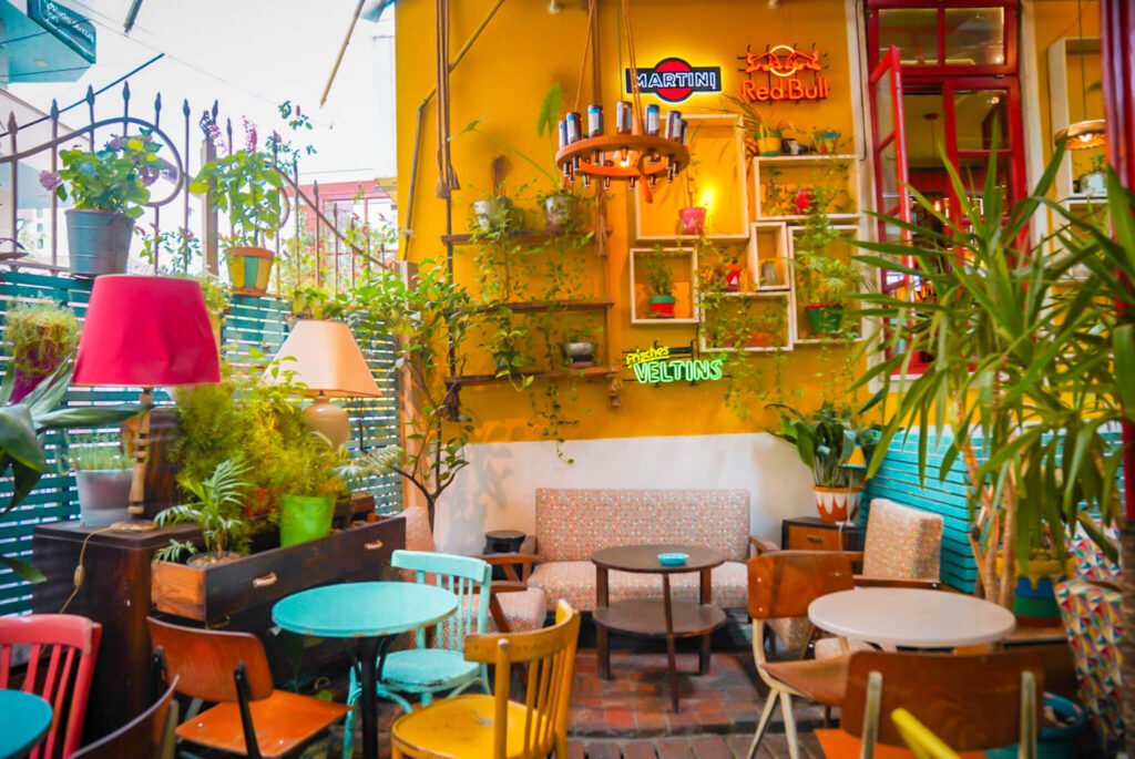 Radio Bar, How to spend 1 day in Tirana