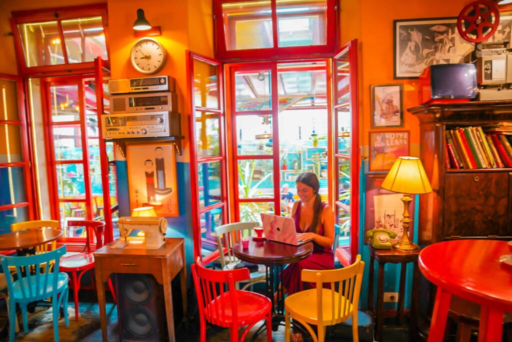 Radio Bar, How to spend 1 day in Tirana