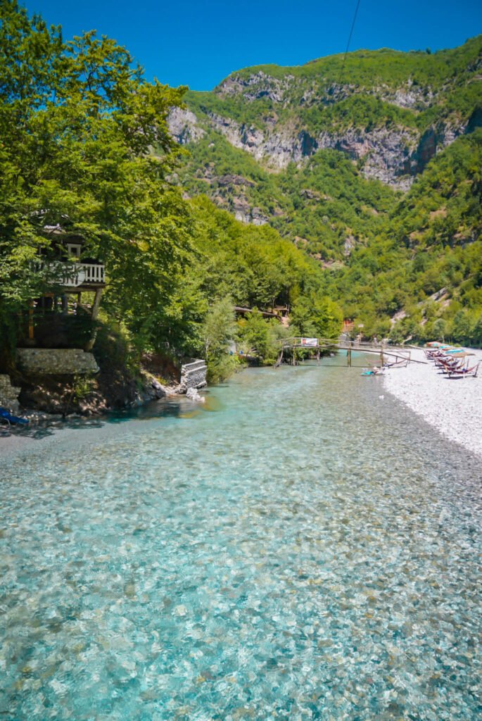 Lumi i Shales - traveling to Albania