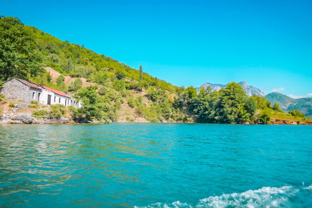 houses on the way to Lumi i Shales in Albania