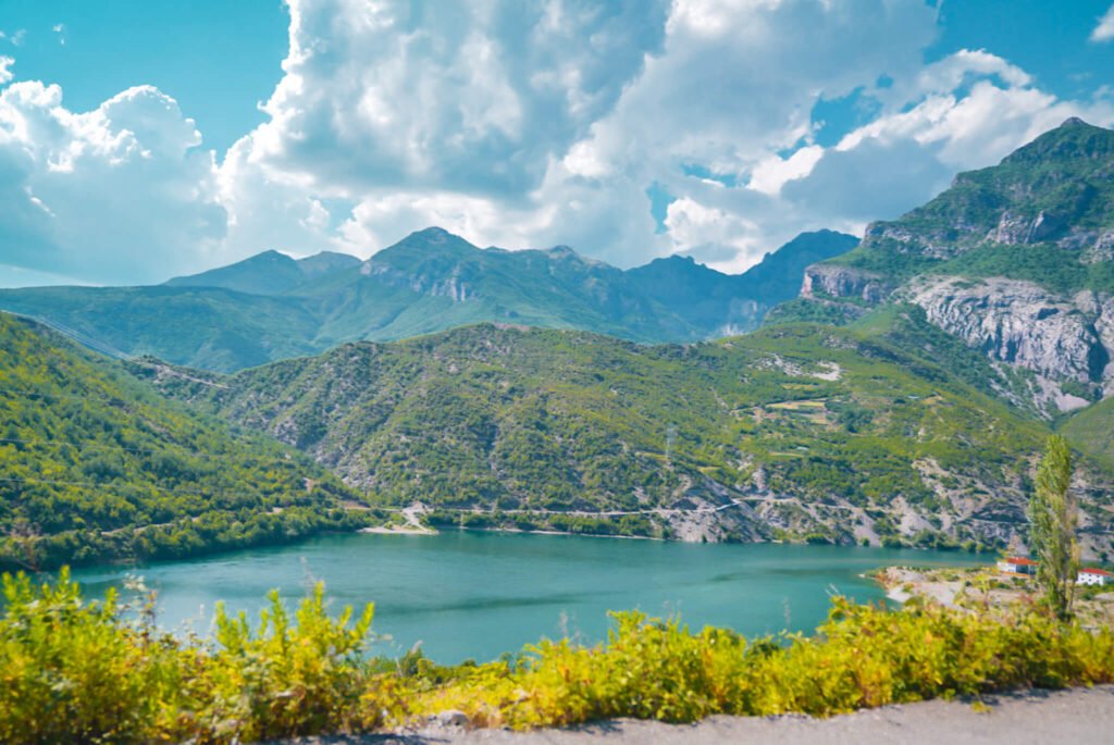 how to get to Lumi i Shales