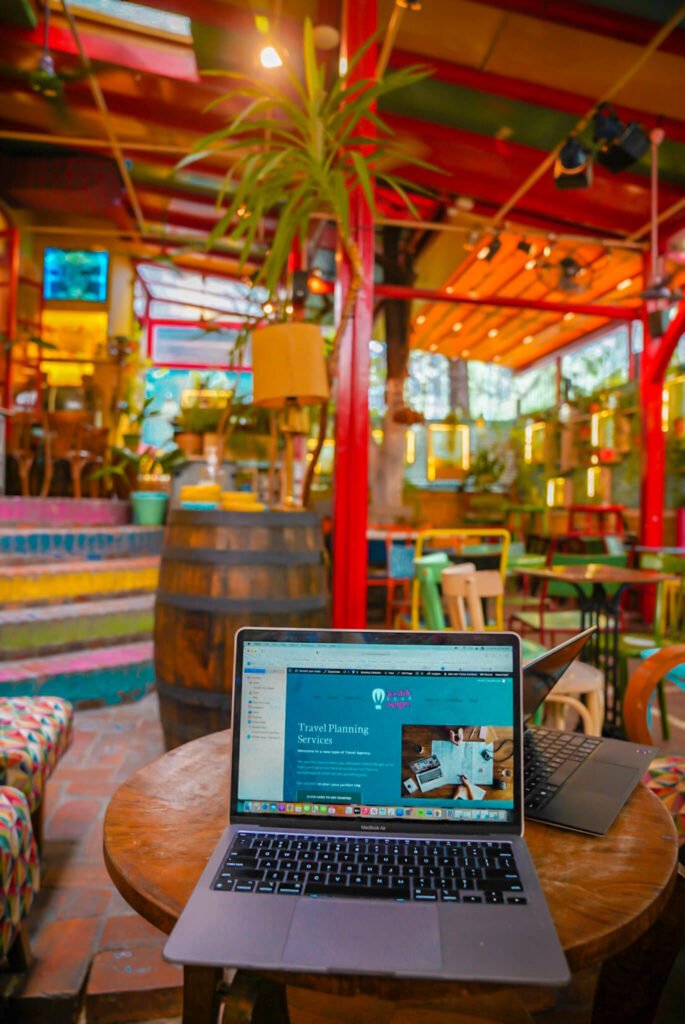 Radio bar, Tirana, work while traveling