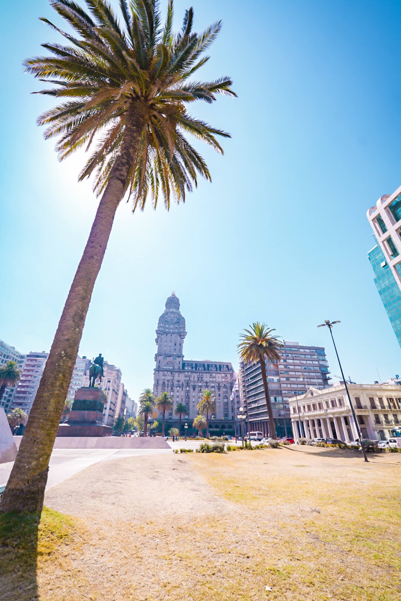 Plaza de Independencia, is there a lot to do in Montevideo