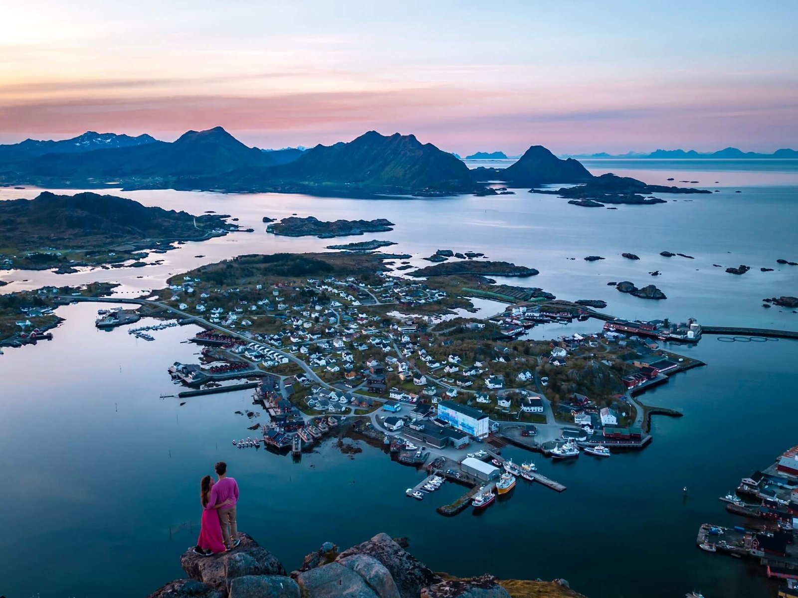 Read more about the article The Top 10 Hikes in the Lofoten Islands to Add to Your Bucket List