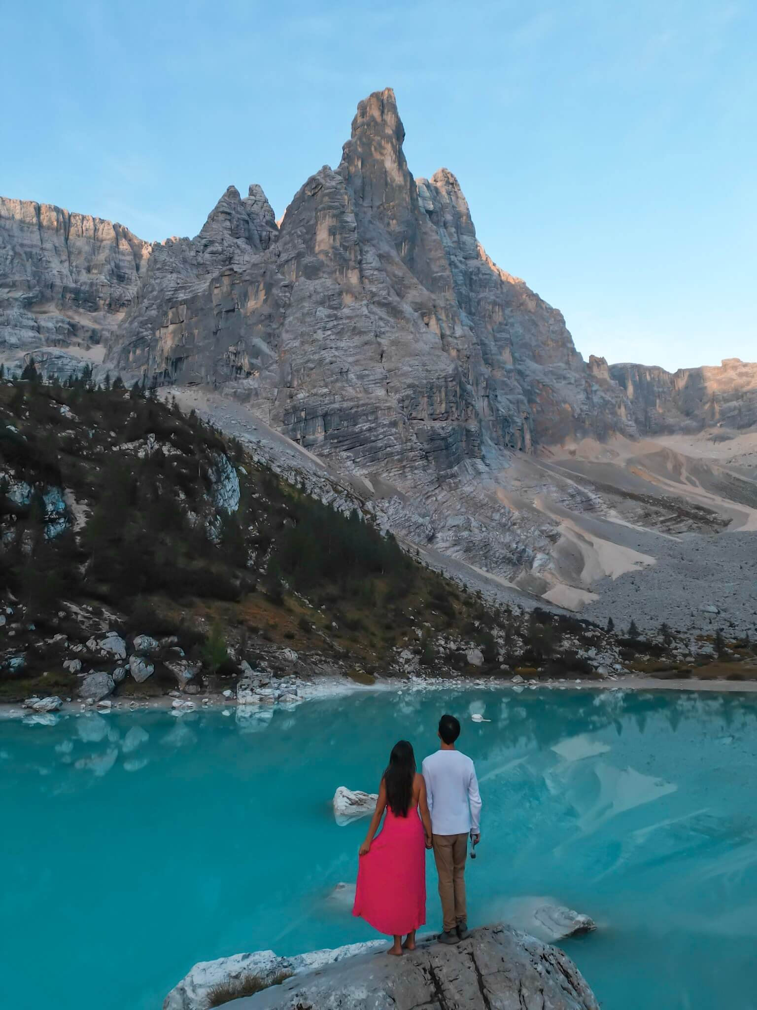 Lago di Sorapis, Dolomites, the most romantic places to travel in the world