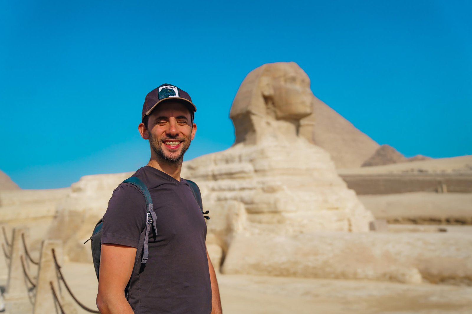 Fede next to the Sphinx, spots for the best photos at the Egyptian Pyramids