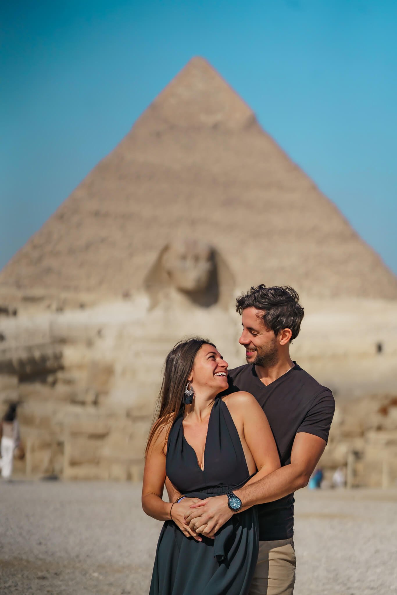 Danni and Fede, spots for the best photos at the Egyptian Pyramids