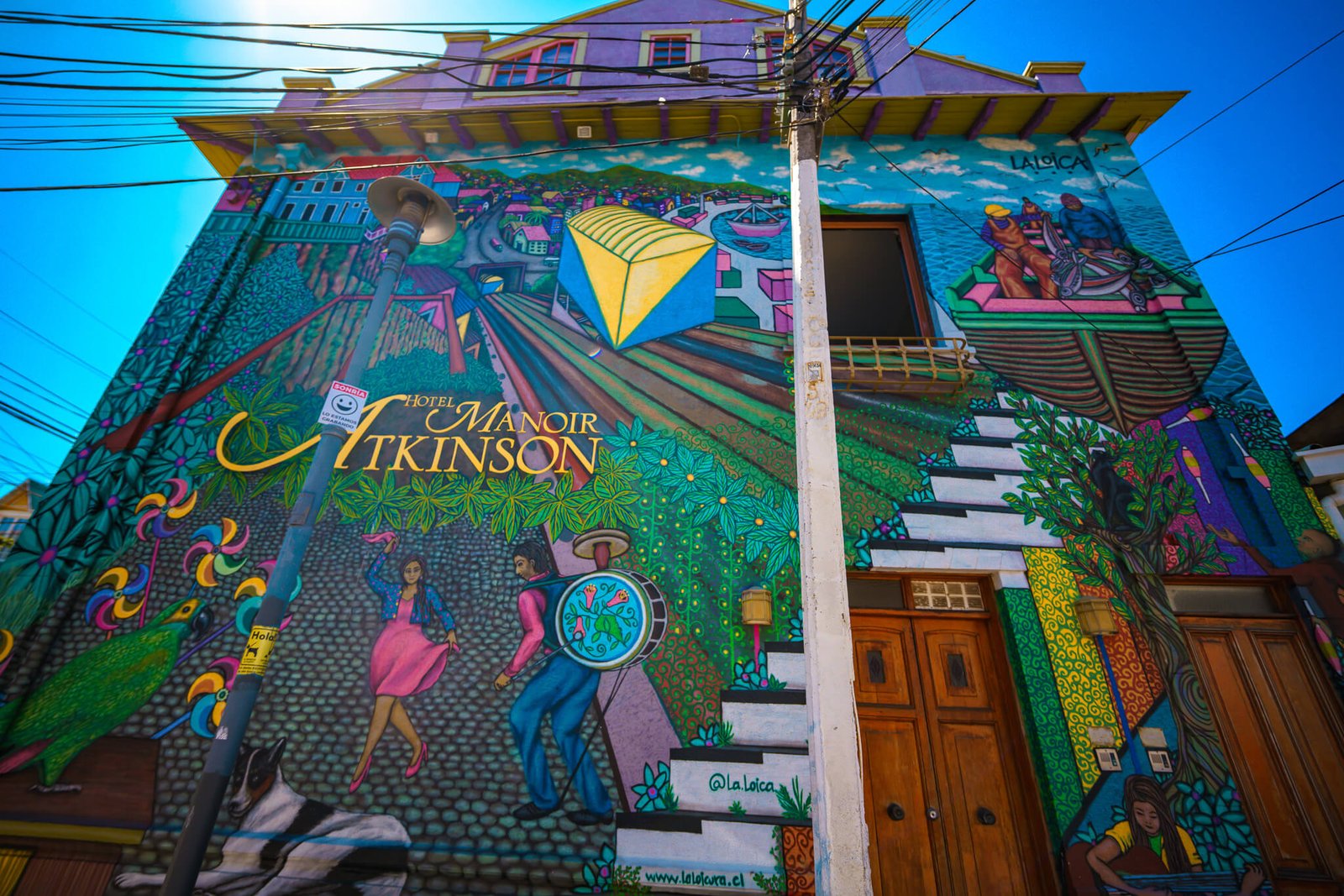 best things to do in Valparaiso - roam the colorful streets