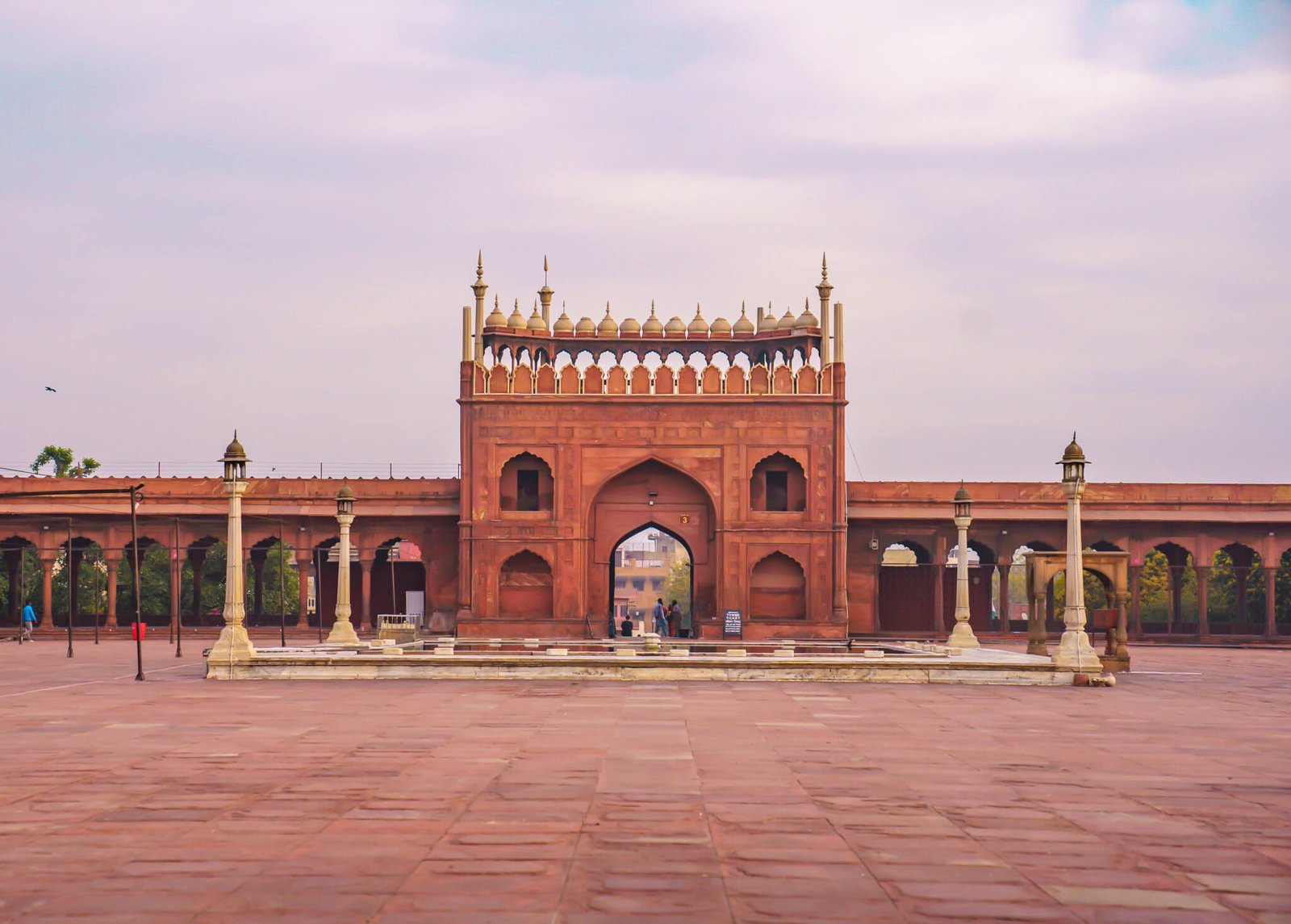 The red FortGolden Triangle in India travel guide