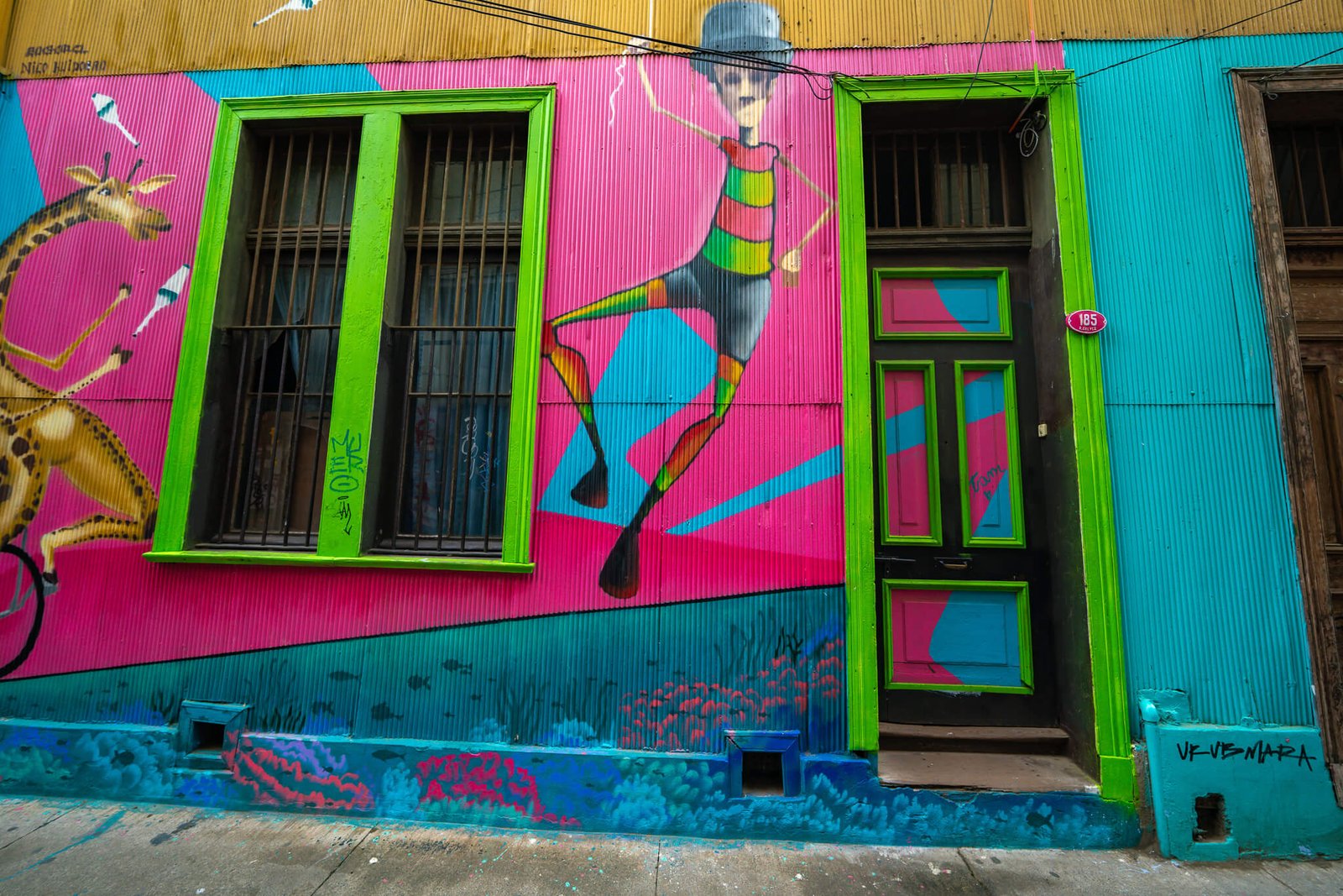 best things to do in Valparaiso - roam the colorful streets