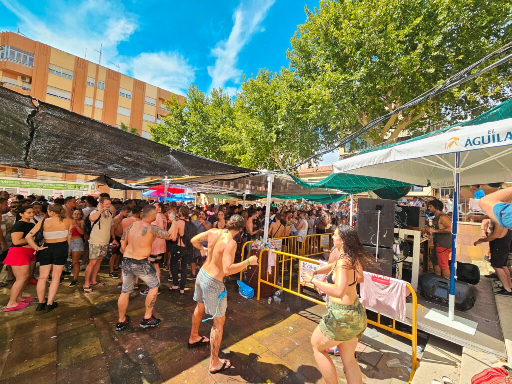 people hosing off after La Tomatina