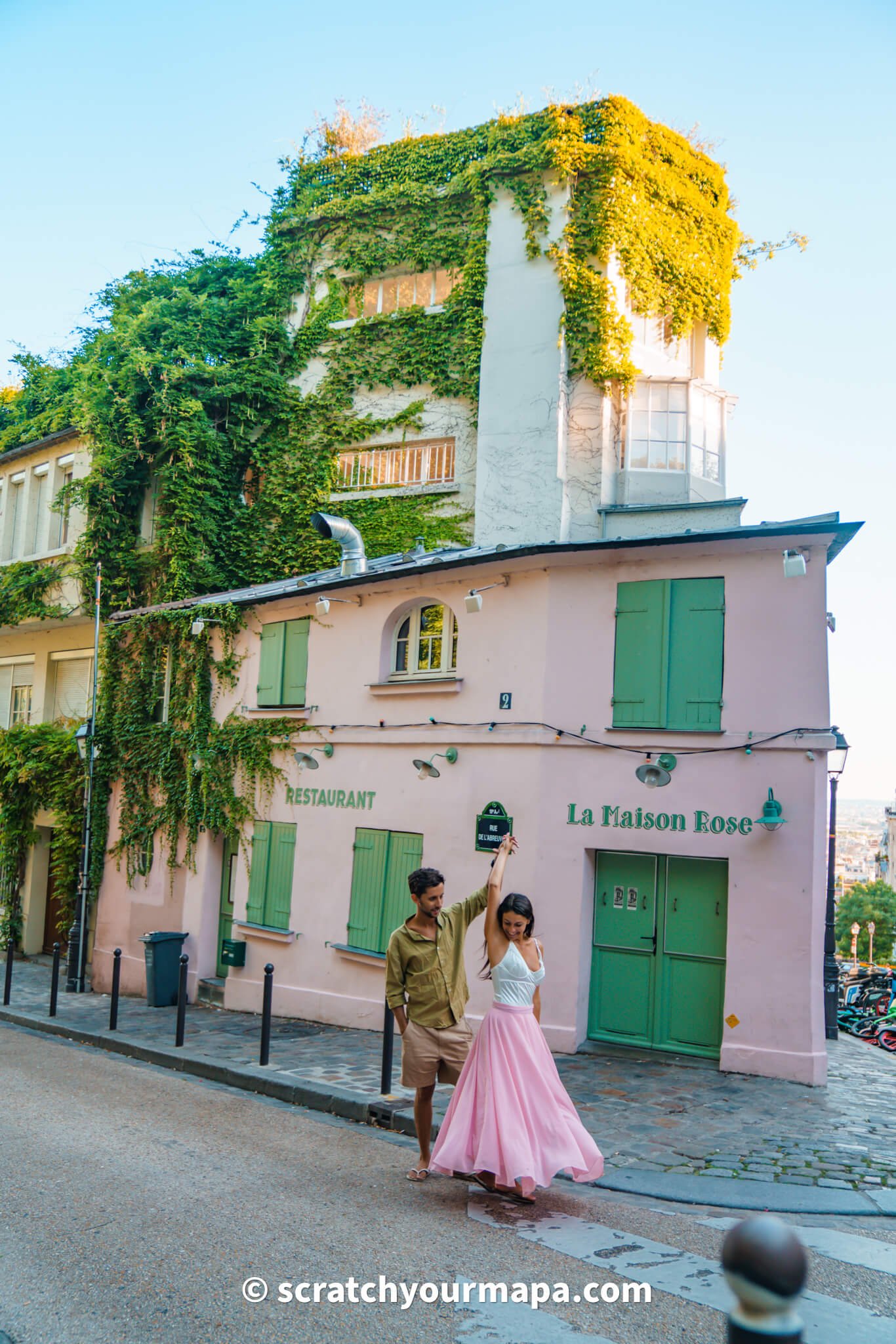 Exploring Montemarte - best free things to do in Paris, France