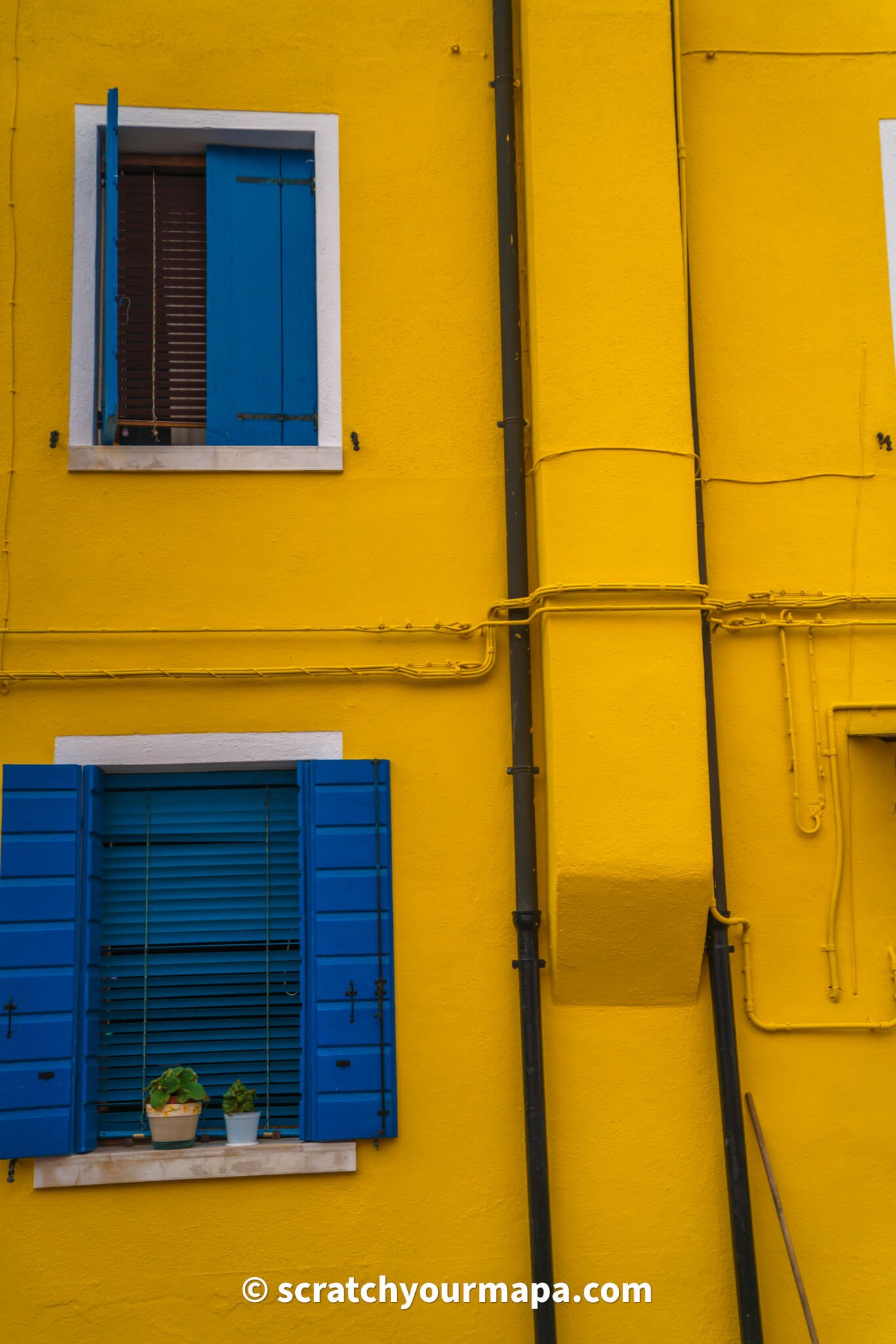 colorful house on the island of Burano