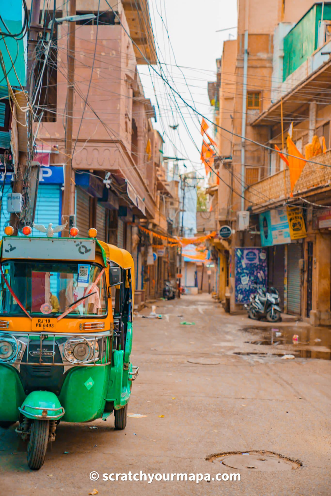 tuk tuk in Jodhpur - how to get around in India with an auto rickshaw