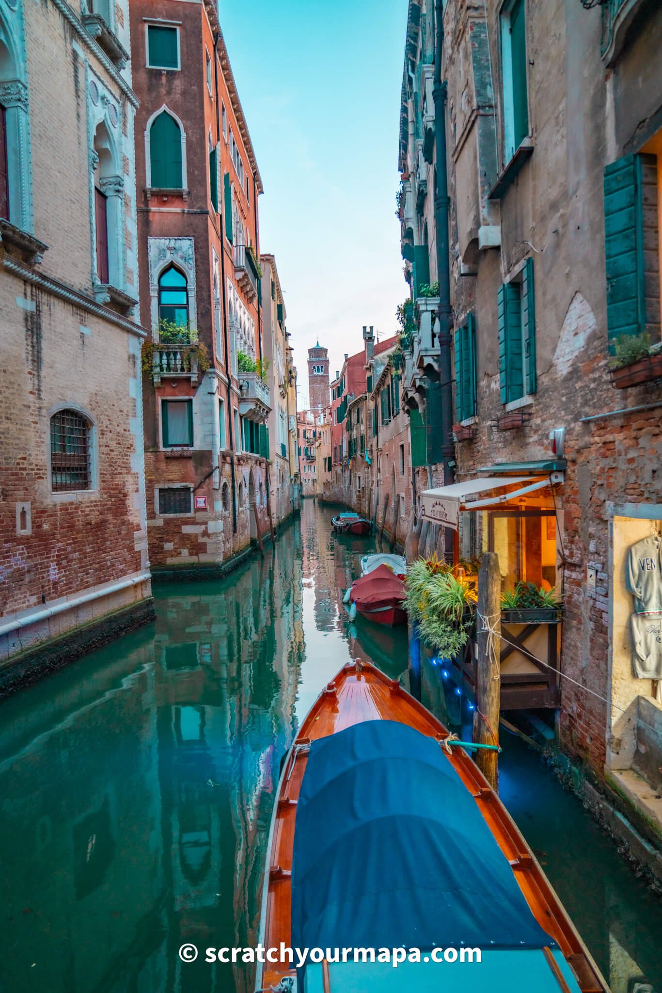 gondolas in Venice, tips for traveling to Venice