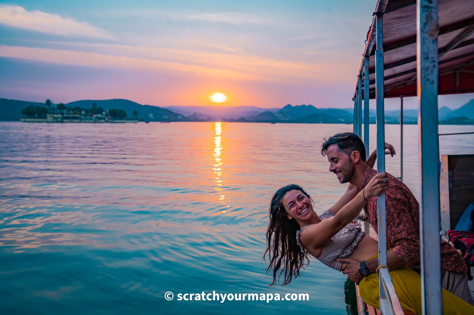 boat ride around Lake Pichola, Udaipur - the city of lakes