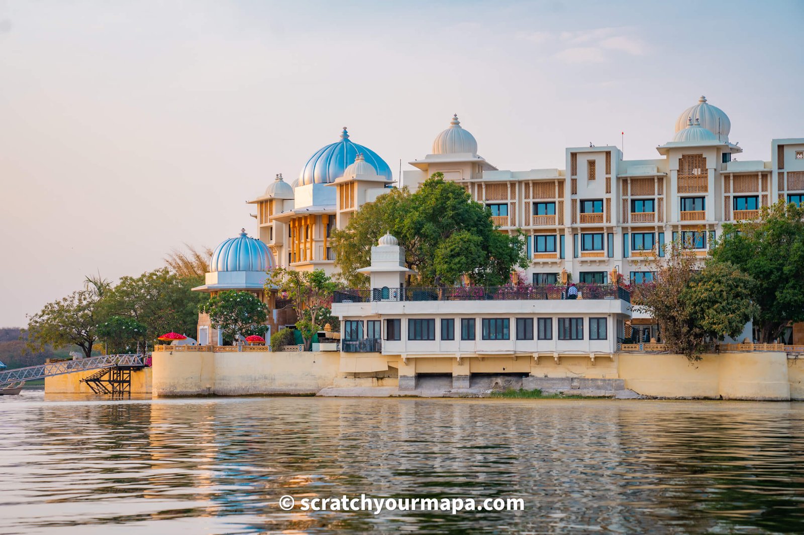 boat ride around Lake Pichola, Udaipur - the city of lakes