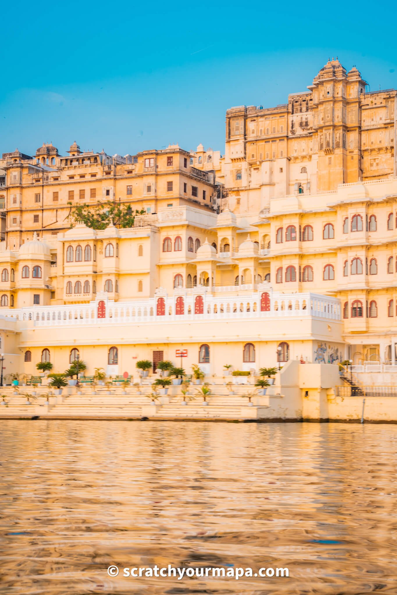 boat ride around Lake Pichola, Udaipur - the city of lakes