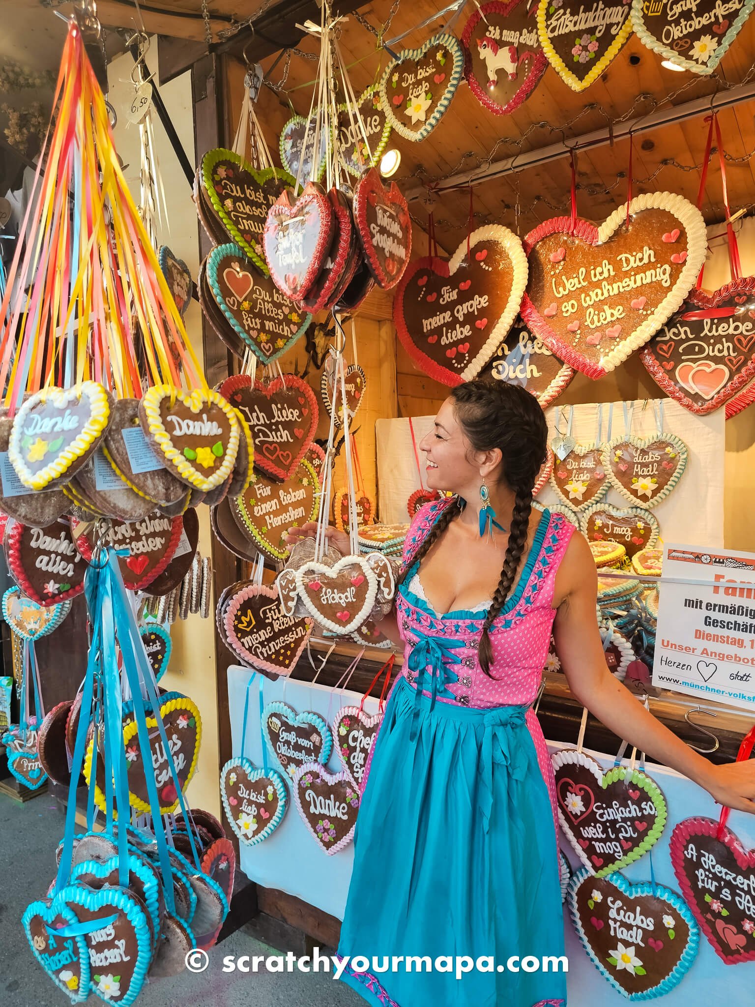 what girls wear at Oktoberfest in Munich