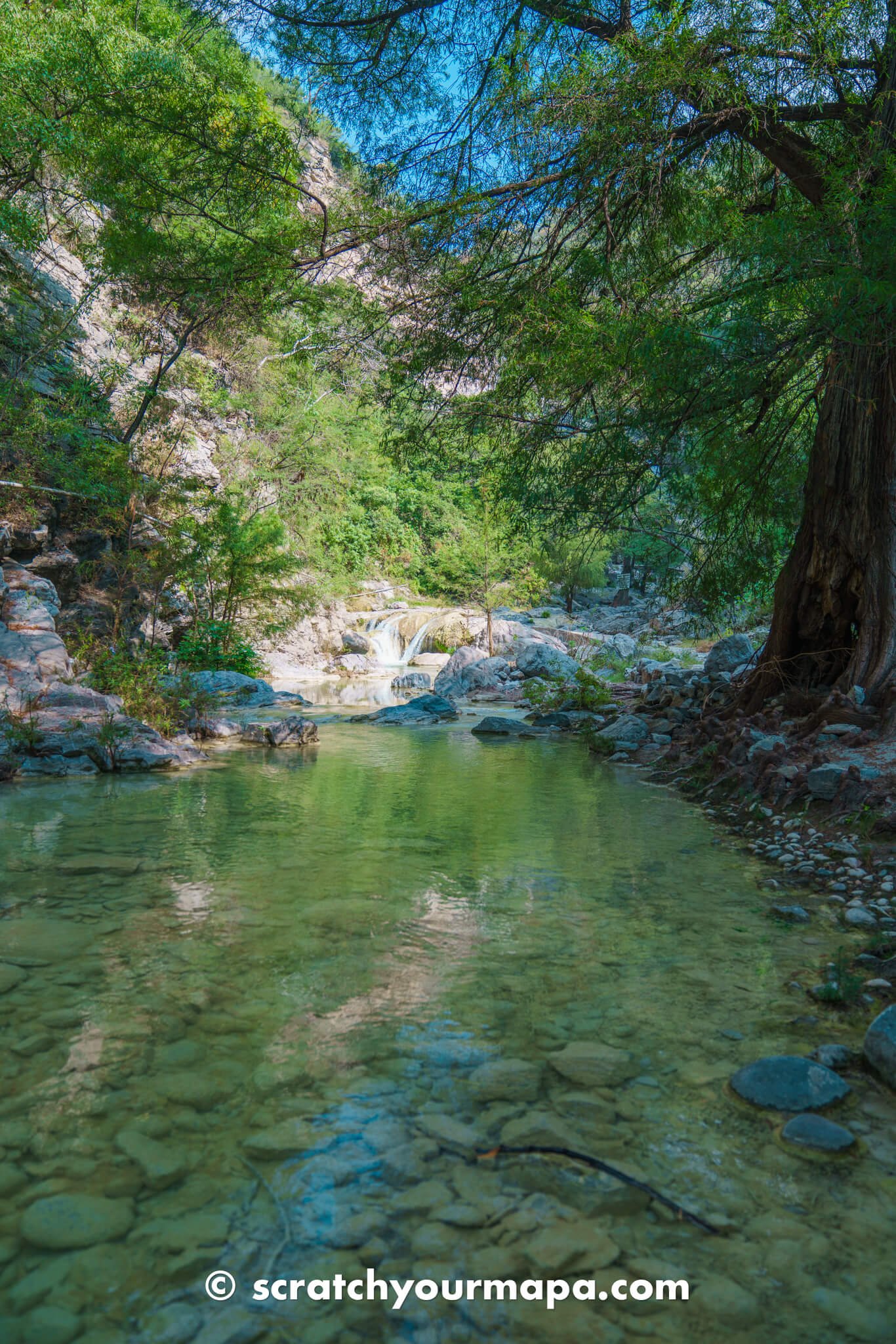 trail for El Aguacate waterfall in Puebla