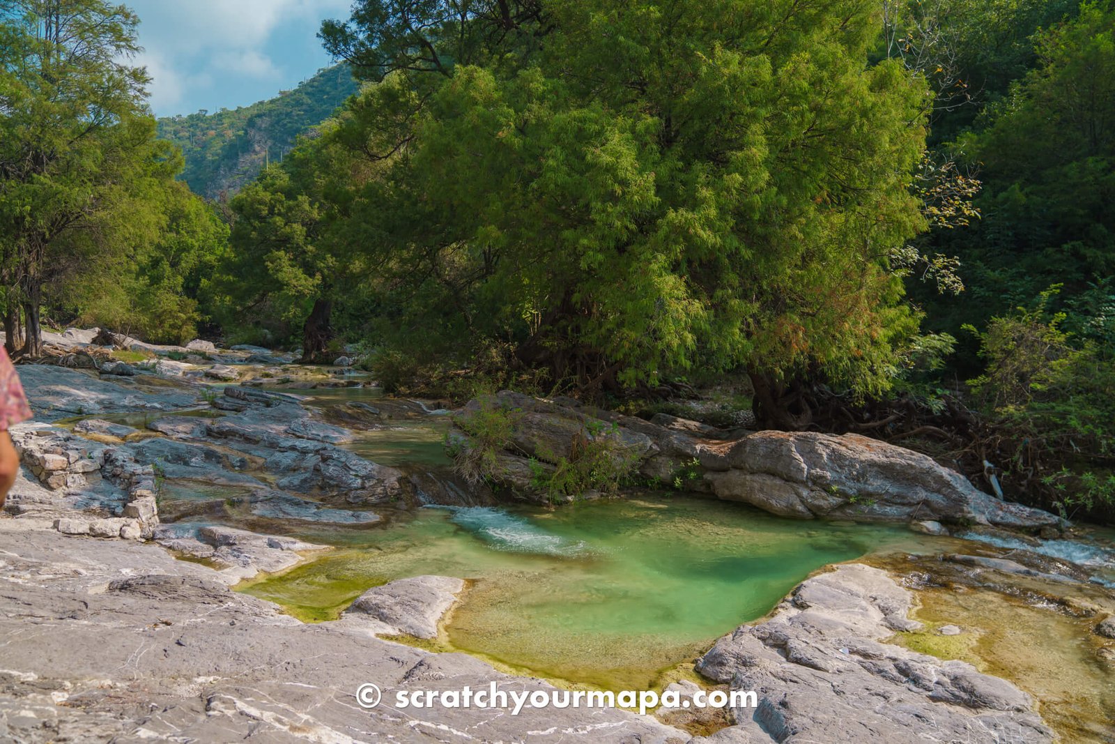 trail for El Aguacate waterfall in Puebla