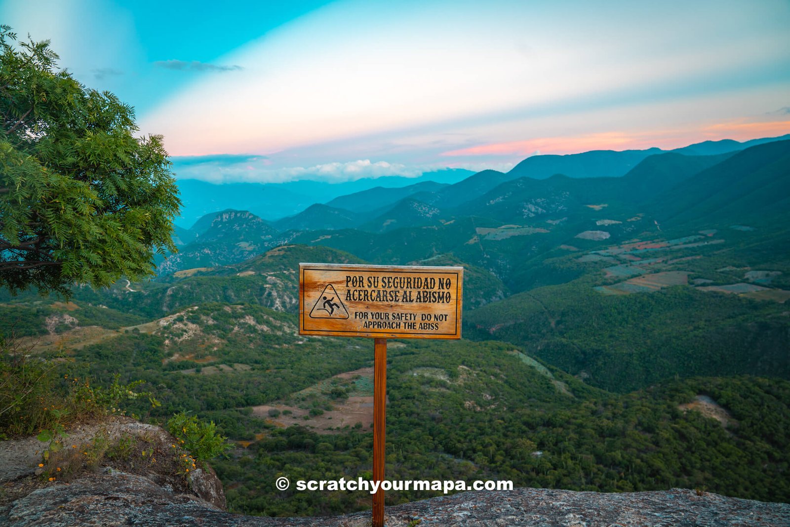 signs for Hierve el Agua