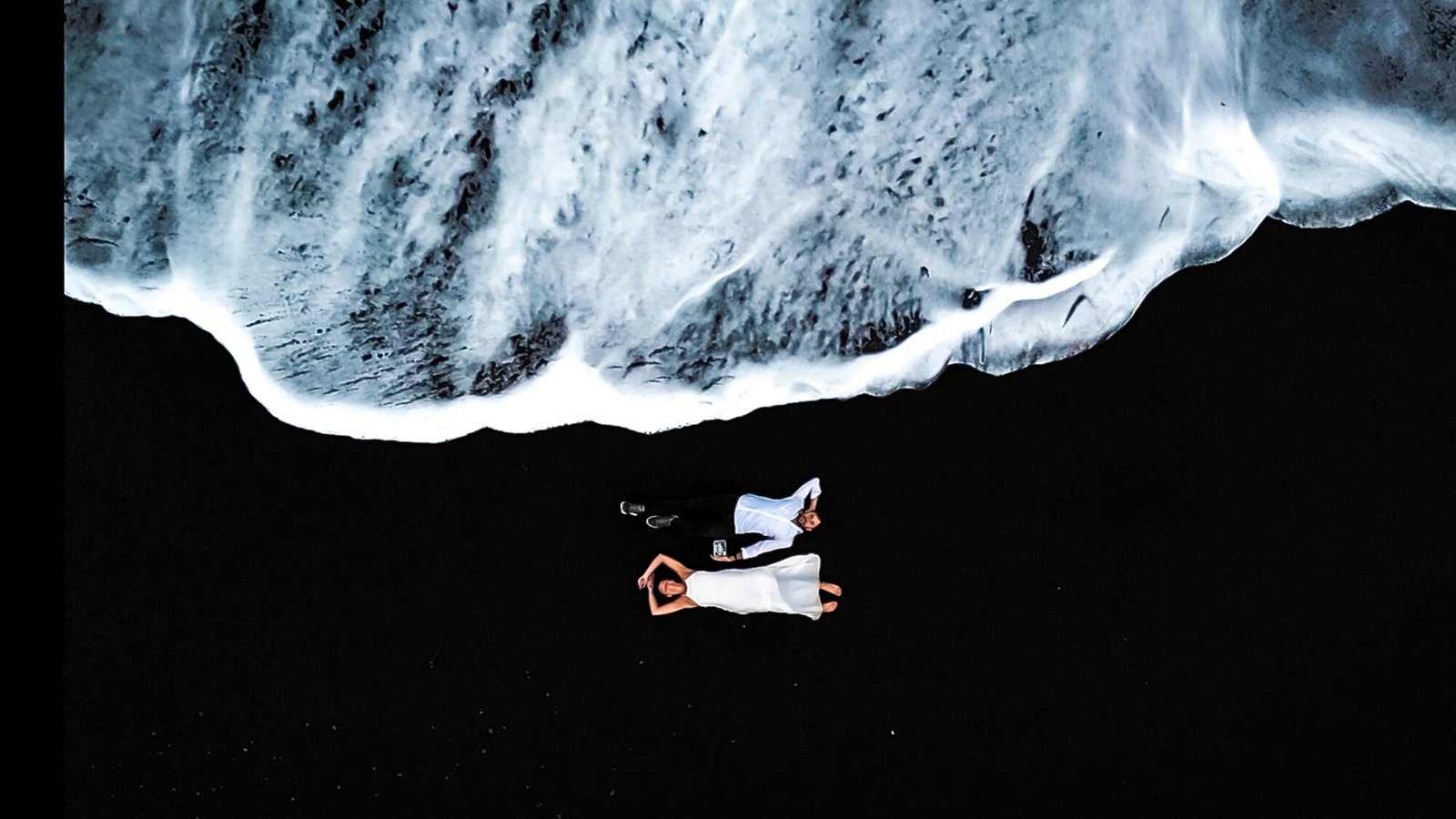 Iceland black sand beach Danni & Fede