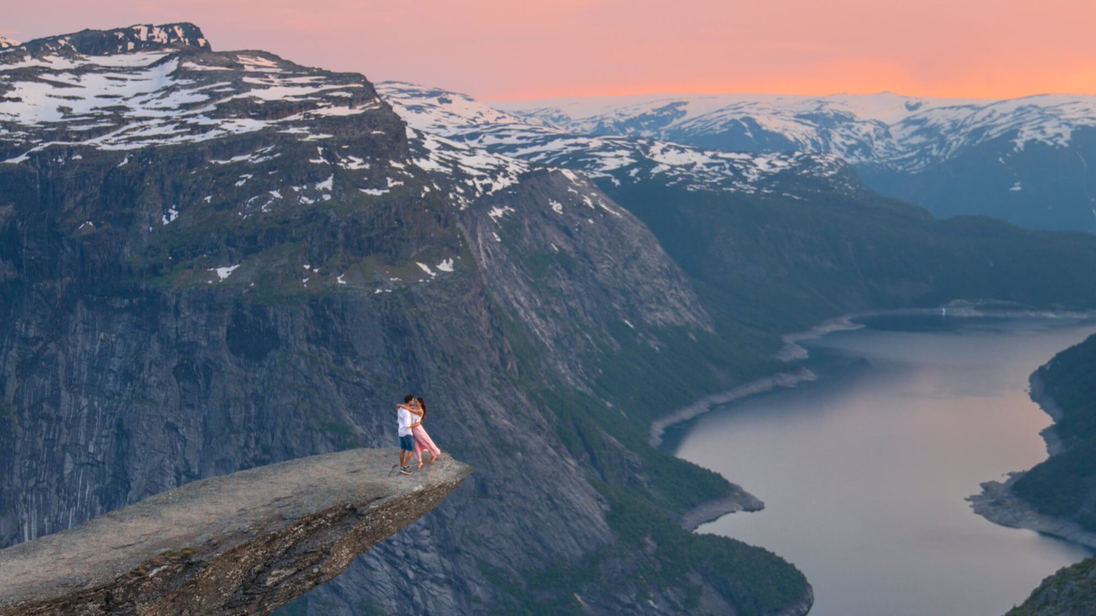 Trolltunga Danni & Fede