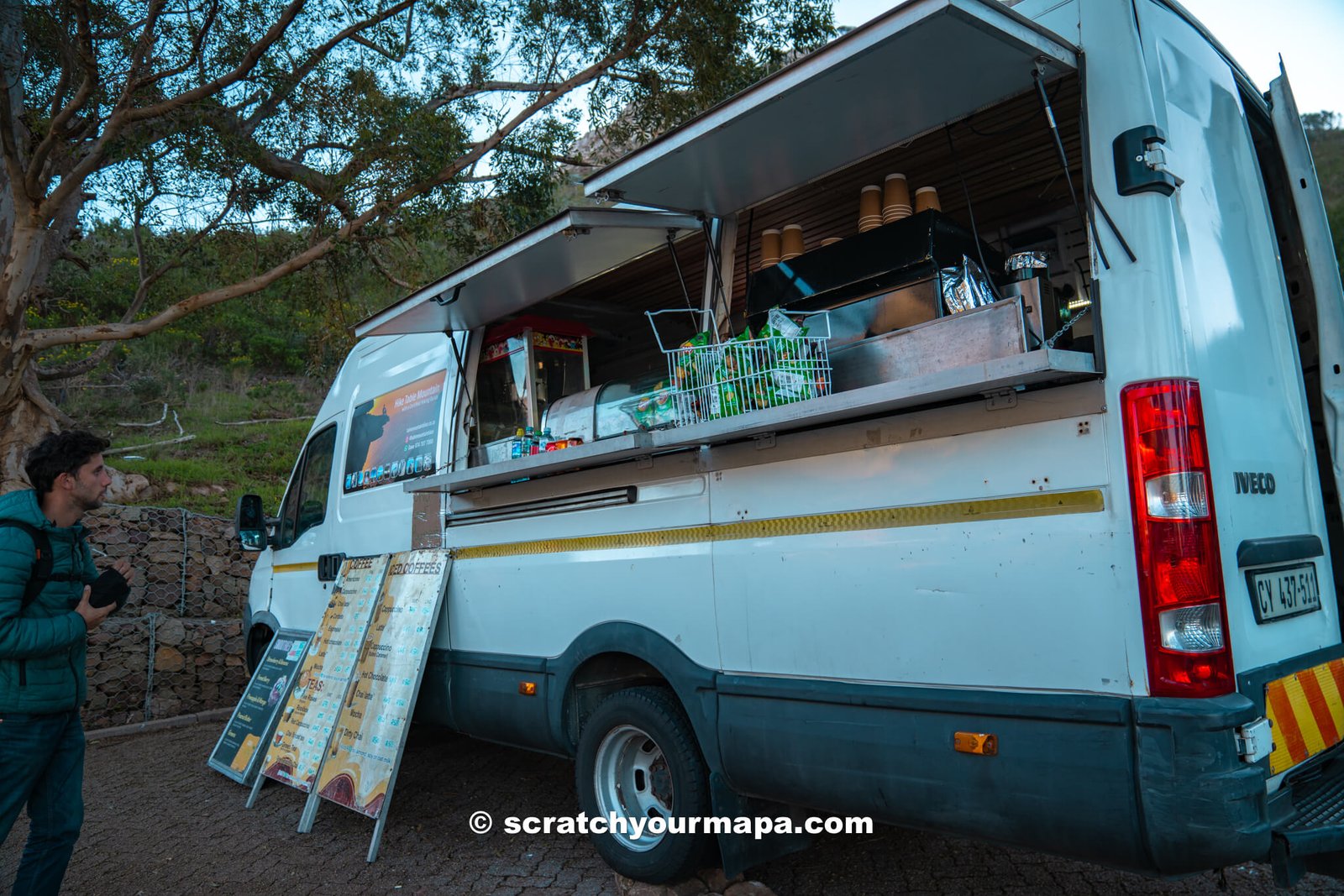 food truck at the trailhead of Lion's Head