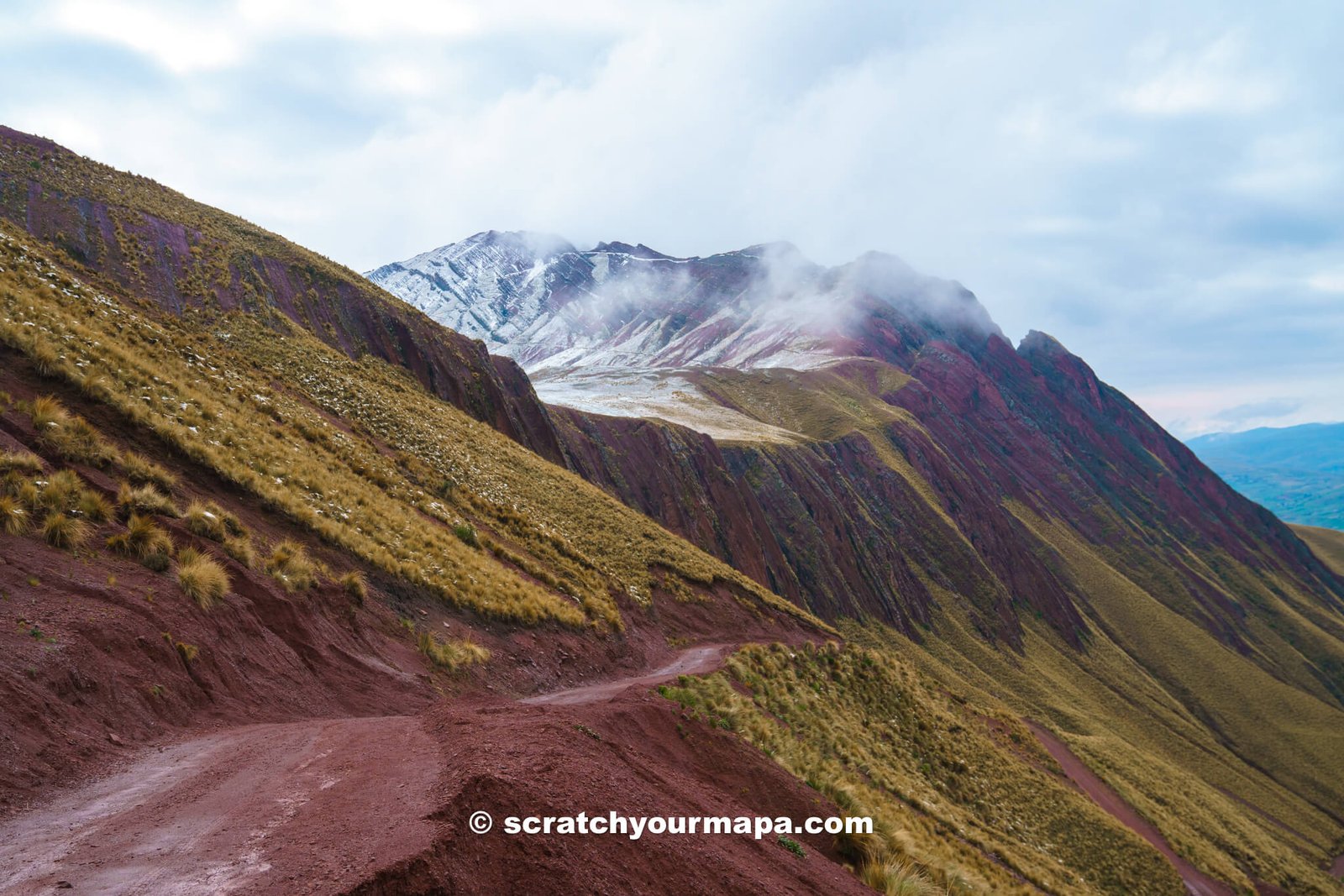 dirt road from Layo to Pallay Punchu Rainbow Mountain