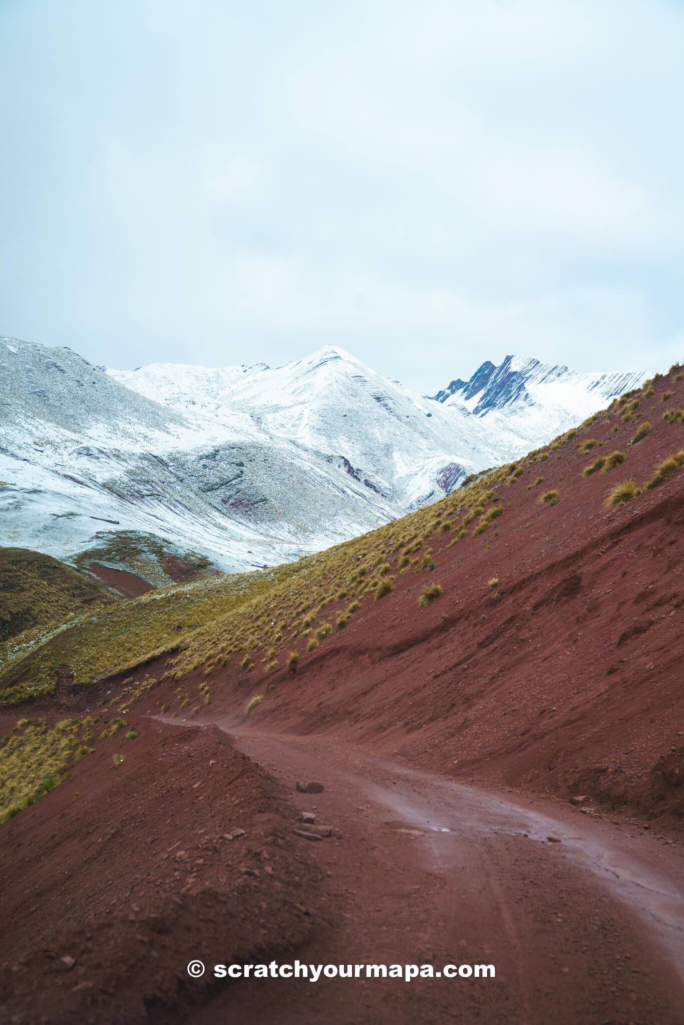 dirt road from Layo to Pallay Punchu Rainbow Mountain