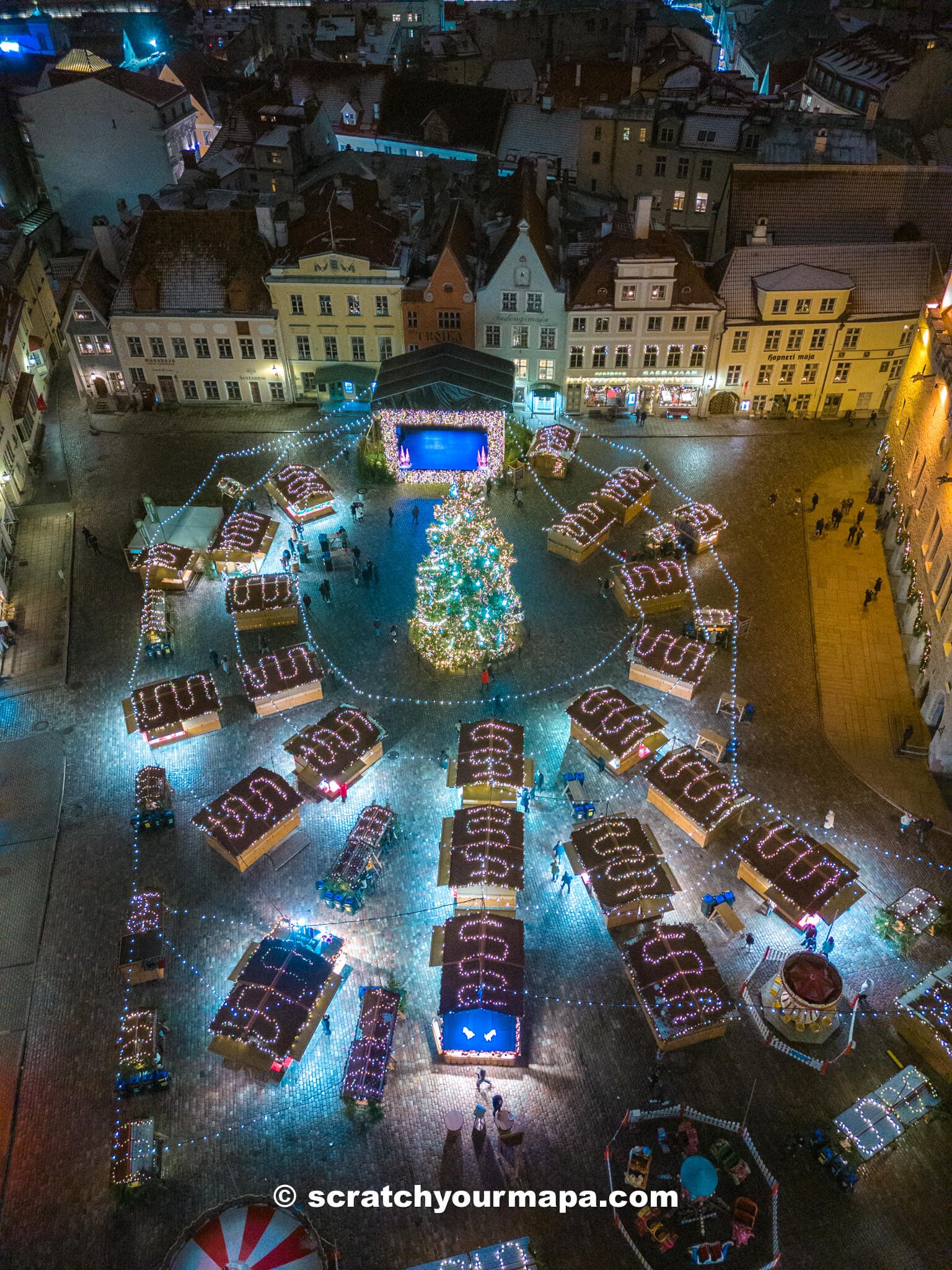 Tallinn-010 Tallinn in winter at the Christmas Market of the Old Town