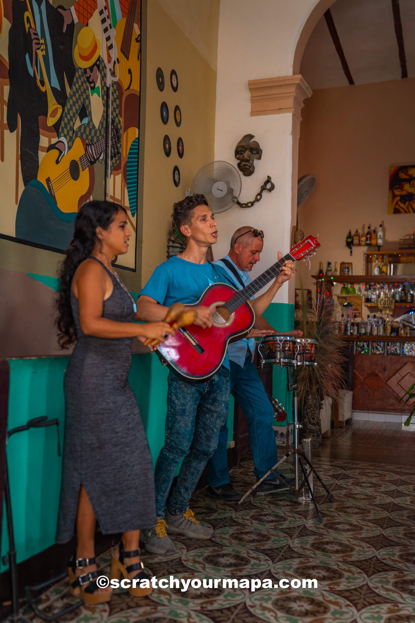 listening to live music in Havana - one of the best things to do in Havana 