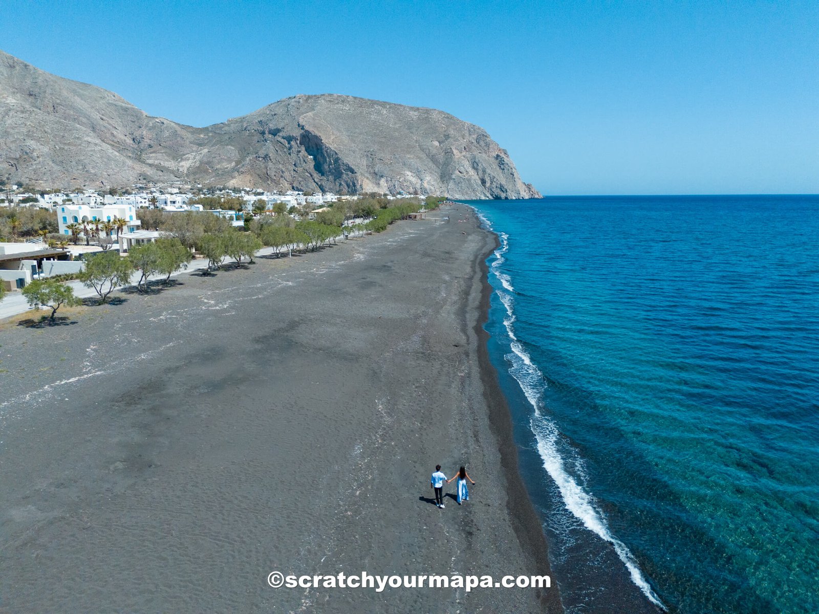 the best time to visit Santorini