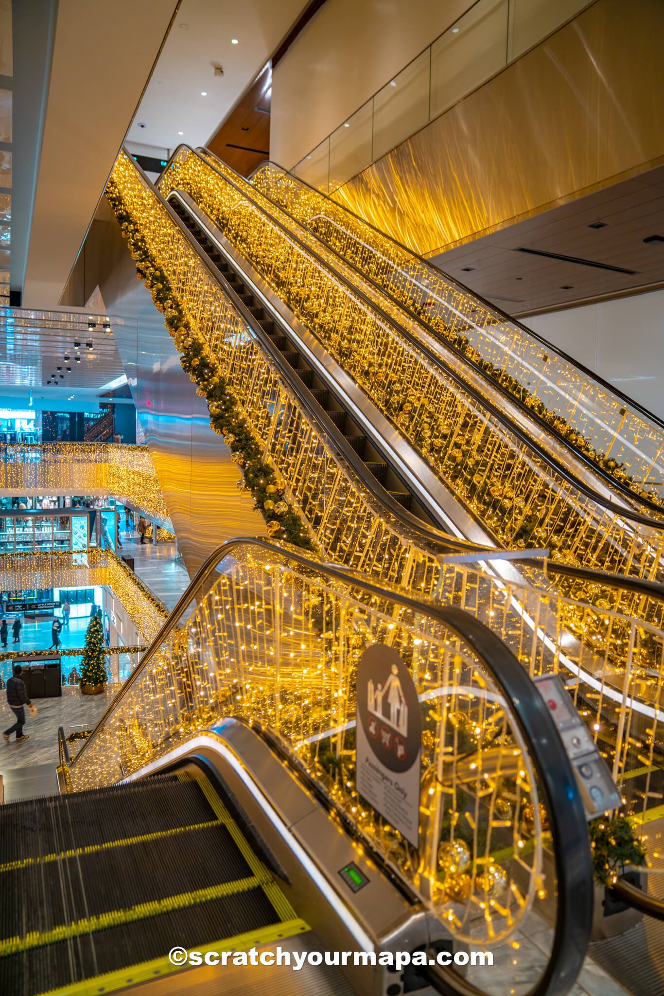 Christmas in Manhattan, New York - Midtown decorations