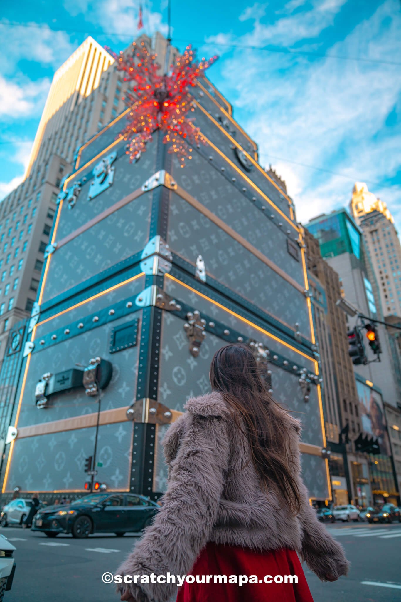 Holiday Window Displays in NYC - Louis Vuitton