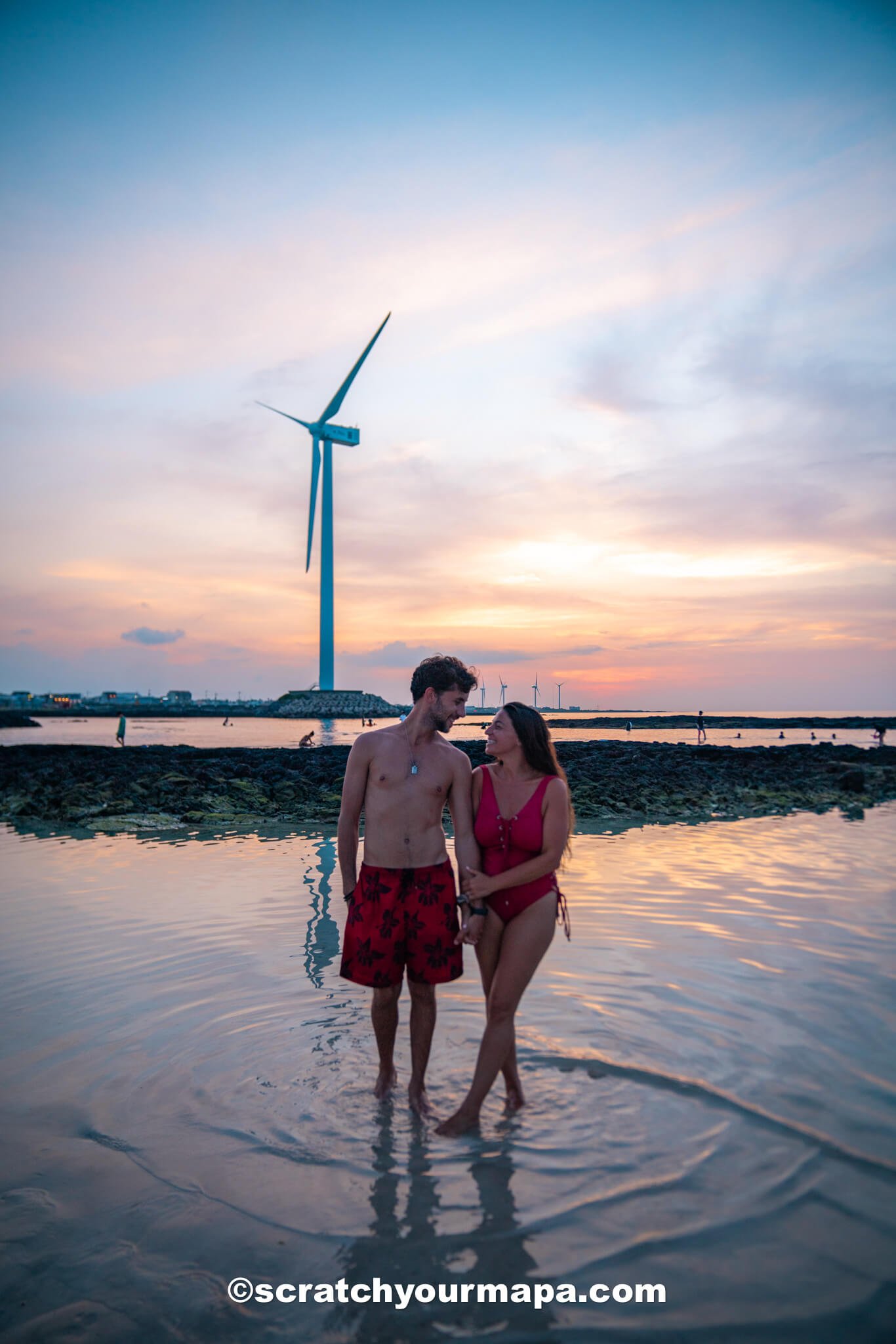 windmills in Jeju-04 beach in Aewol - Jeju travel guide